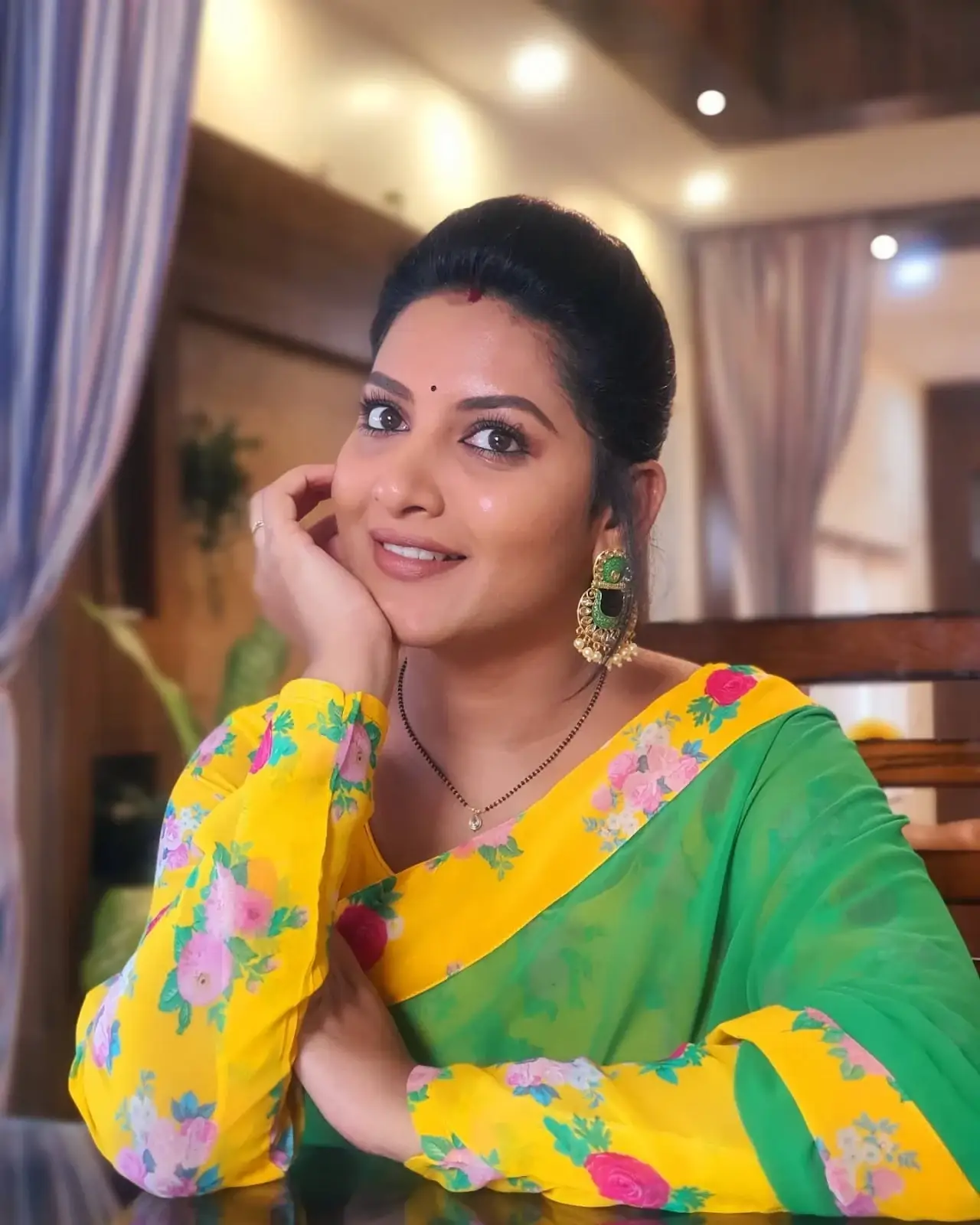 Indian TV Girl Pallavi Ramisetty Photos in Traditional Green Saree